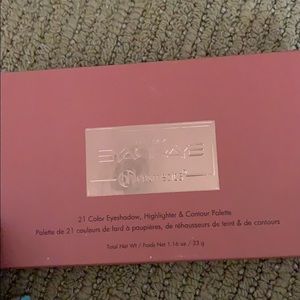 By cosmetics eyeshadow palette